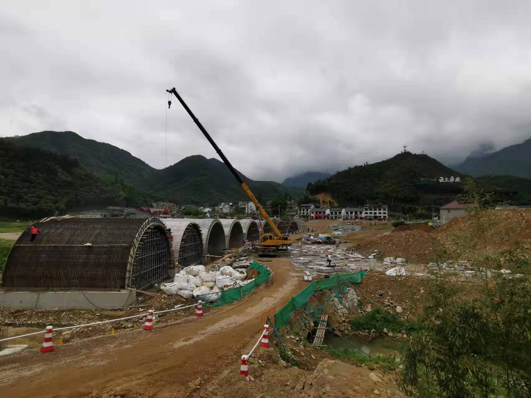 云上草原拱橋工程