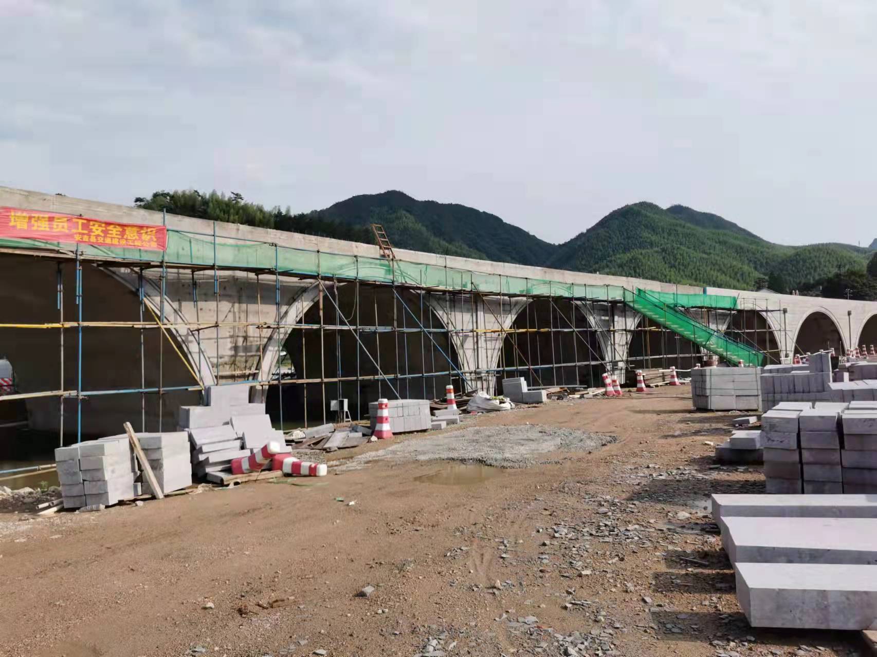 云上草原拱橋工程
