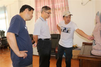 省人社廳張?zhí)庨L參觀公司 